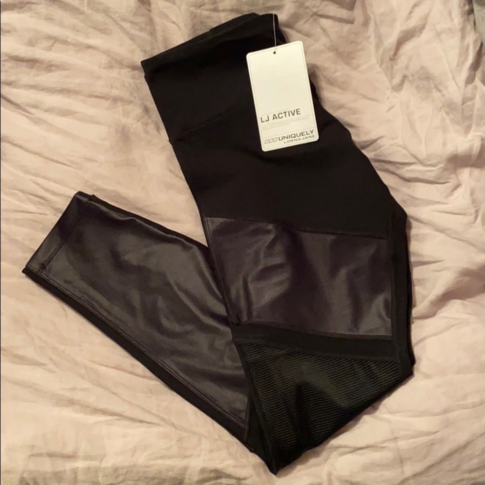 BNWT Lorna Jane FL On The Go Tights
